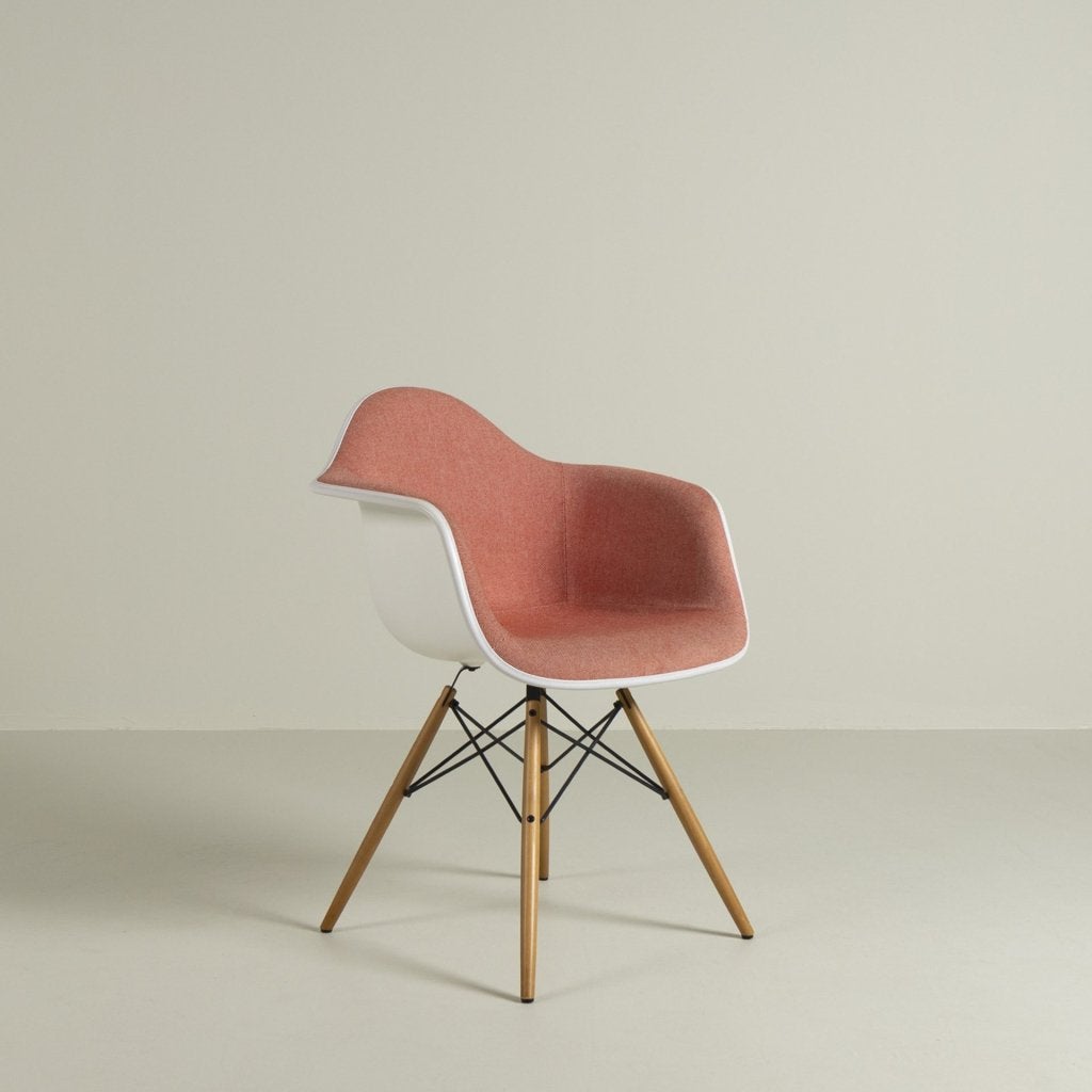 Vitra Eames DAW Stoel Koraalrood/Wit Stof/Kunststof - Hout, Vitra, Zo goed als nieuw, Niet ingevuld, Niet ingevuld