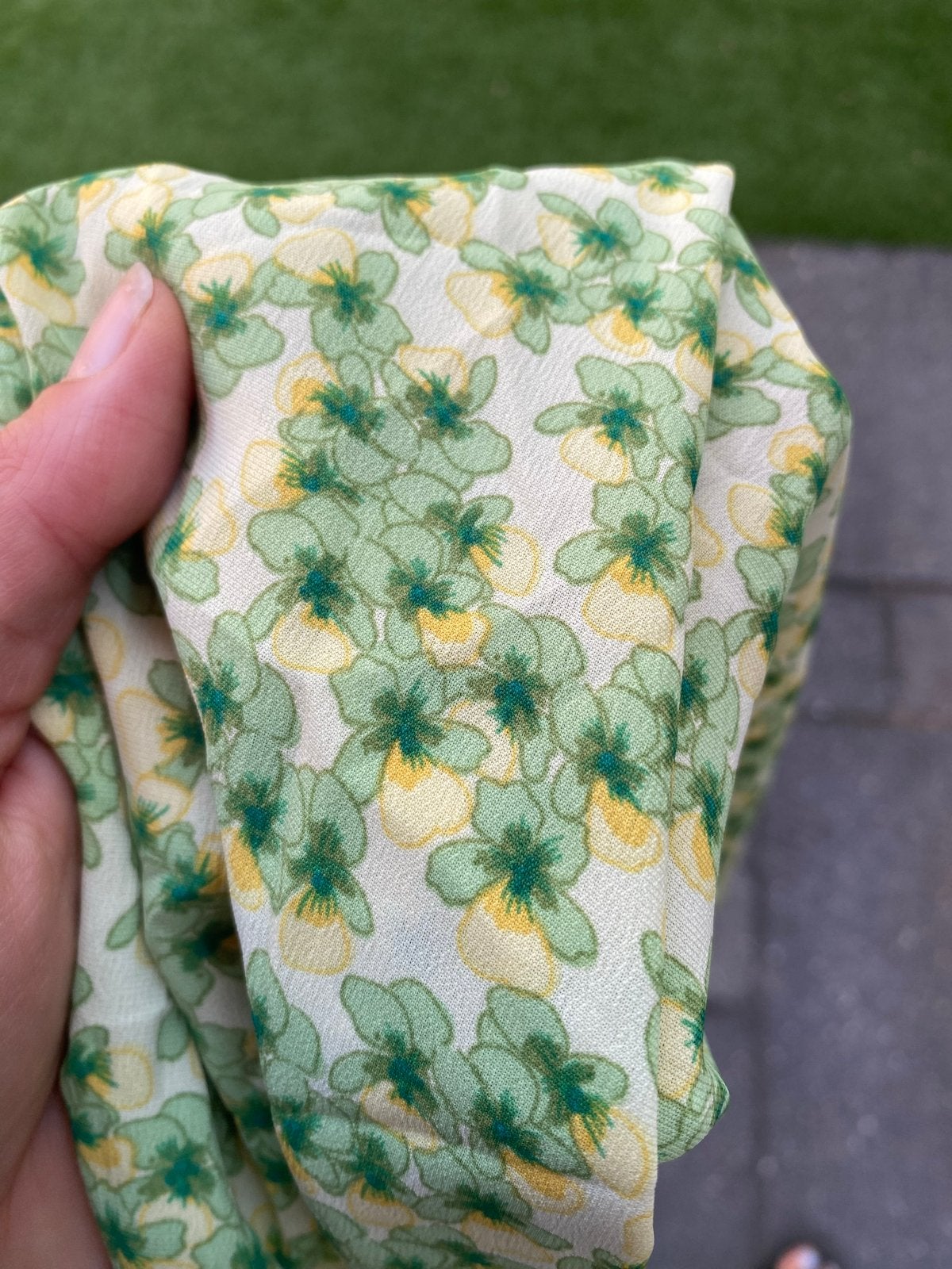 Stof met bloemenprint - groen en geel, Overige materialen, Meerkleurig, Ophalen of Verzenden, Zo goed als nieuw