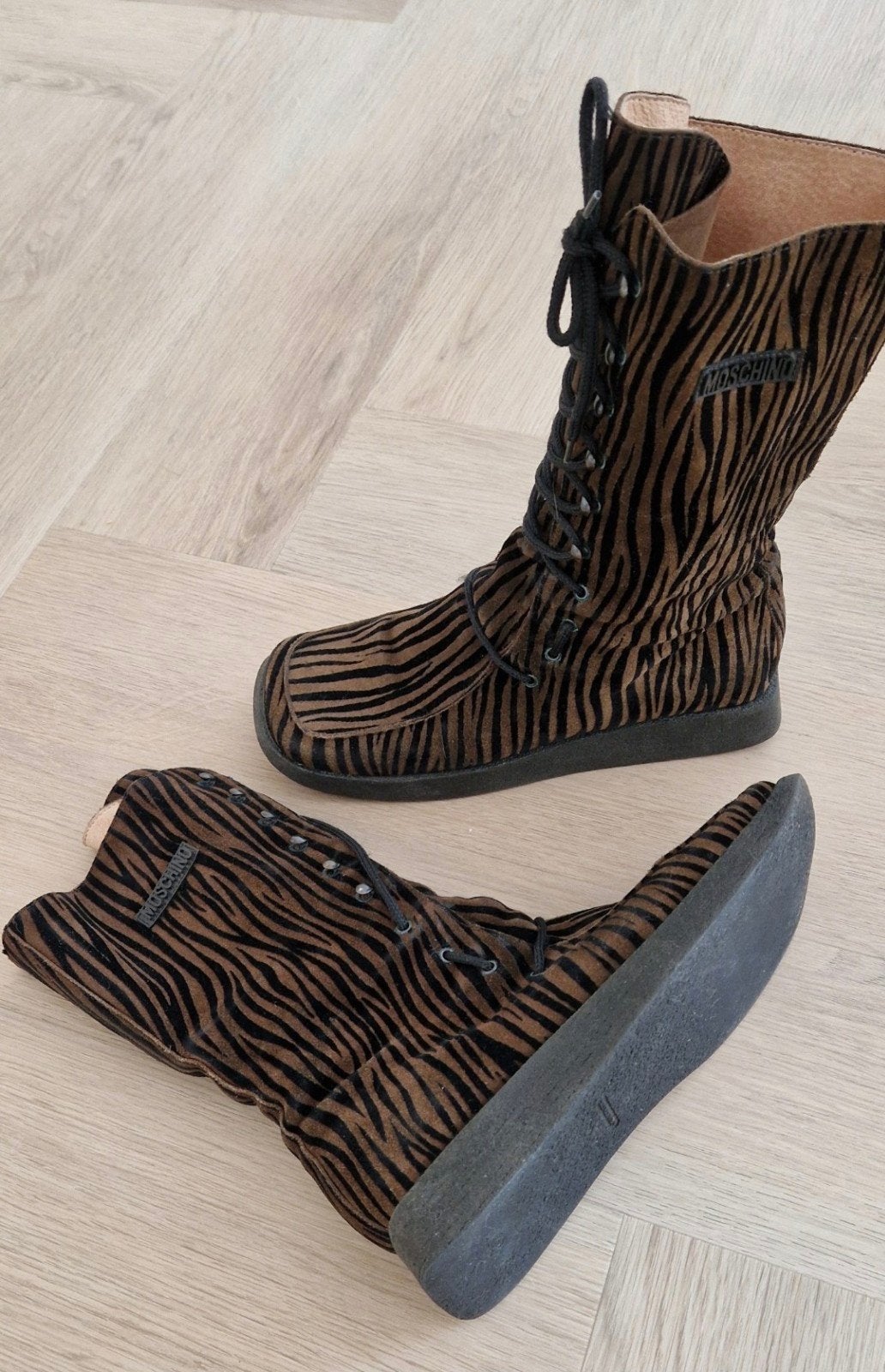 Moschino Zebra Print Veterschoenen - Maat 38, Bruin, Lage of Enkellaarzen, Gedragen, Moschino