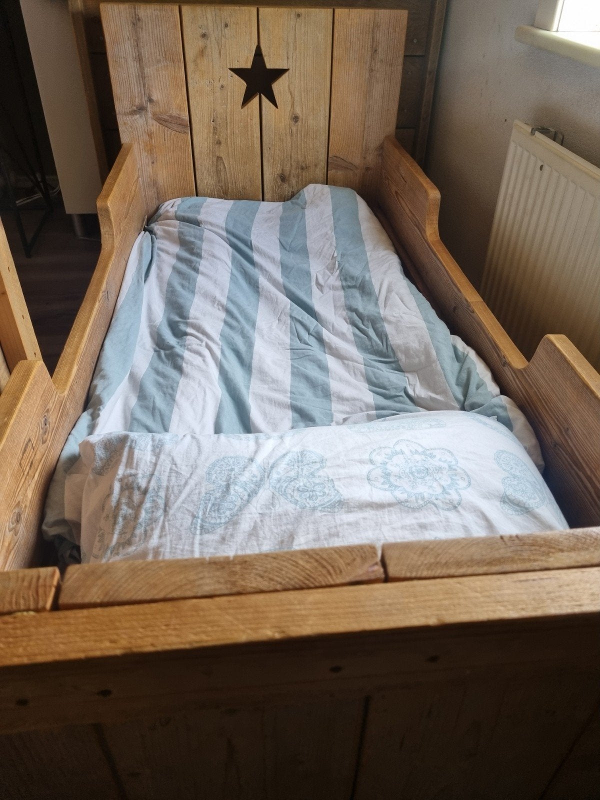 Stoer, steigerhouten kinderbed, Gebruikt, 70 tot 85 cm, 140 tot 160 cm, Ophalen