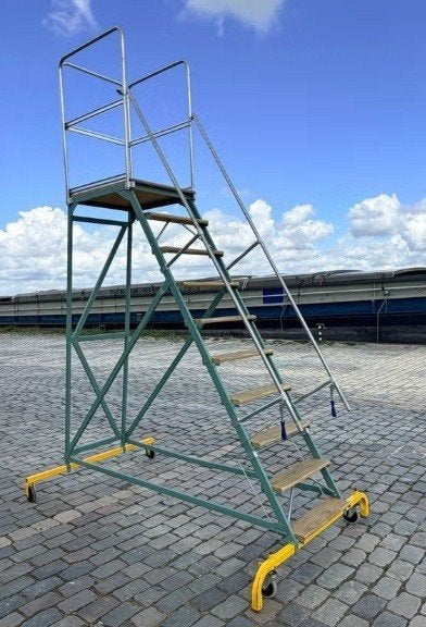 Magazijntrap/ Platformtrap / Bordestrap StaH=2.4m WerkH=4.4m, Ophalen, Zo goed als nieuw, Trap, 2 tot 4 meter