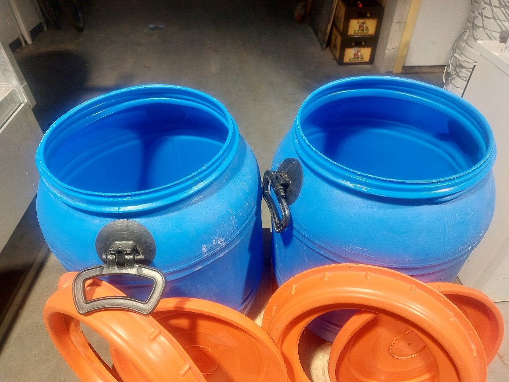 plastic vaten, Tuin en Terras, Regentonnen, Minder dan 75 liter, Ophalen of Verzenden, Zo goed als nieuw