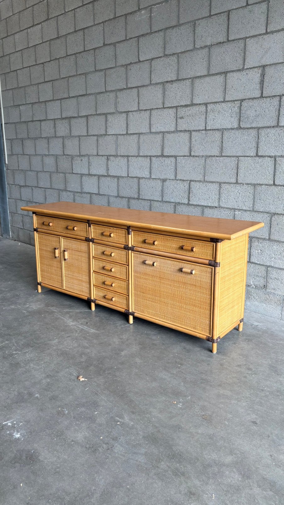 Vintage dressoir van bamboe en geweven rotan uit de jaren 70, Ophalen, Zo goed als nieuw, 25 tot 50 cm
