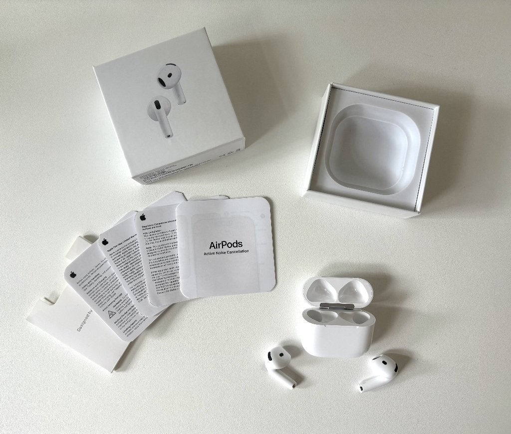 AirPods 4, Nieuw, Ophalen of Verzenden, Apple, In oorschelp (earbud)
