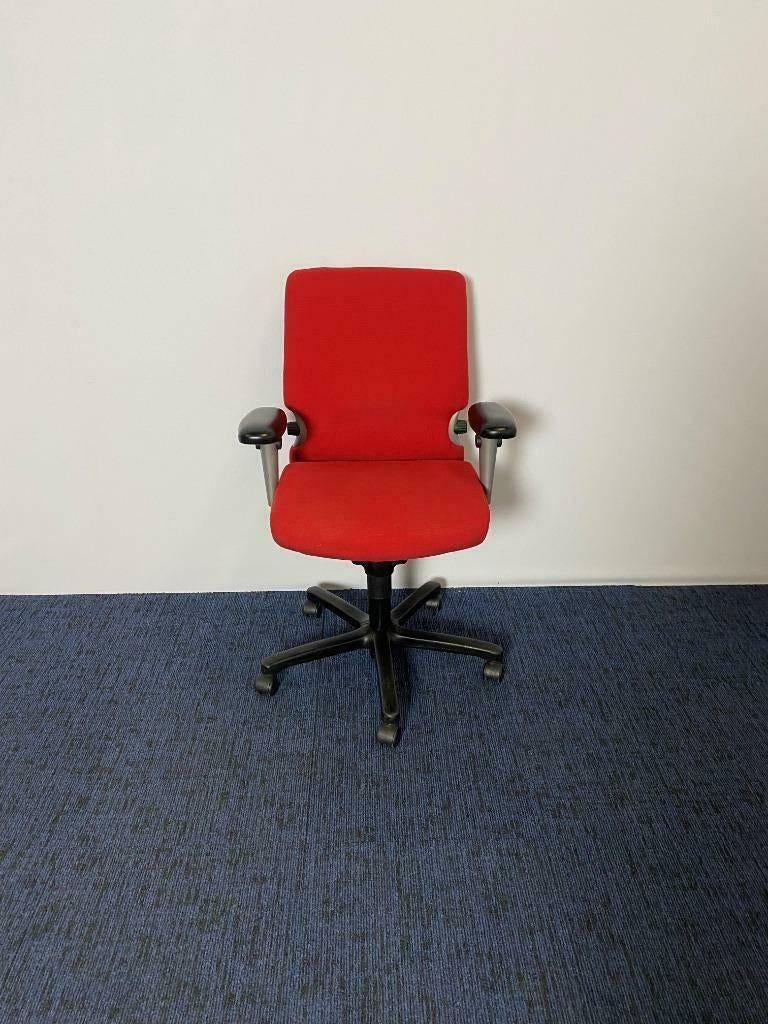1 x Bureaustoel Comforto 77, rode stof, zwart voetkruis, Ophalen, Gebruikt, Bureaustoel, Rood