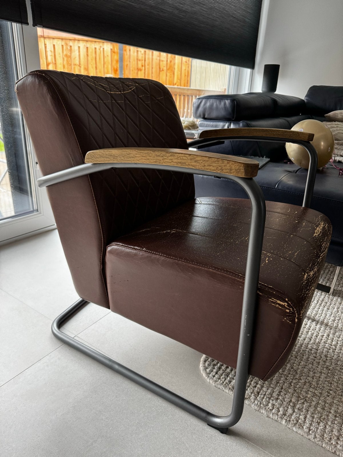 Bruine Leren Fauteuil met Houten Armleuningen, Ophalen, Gebruikt, Bruin, Eén