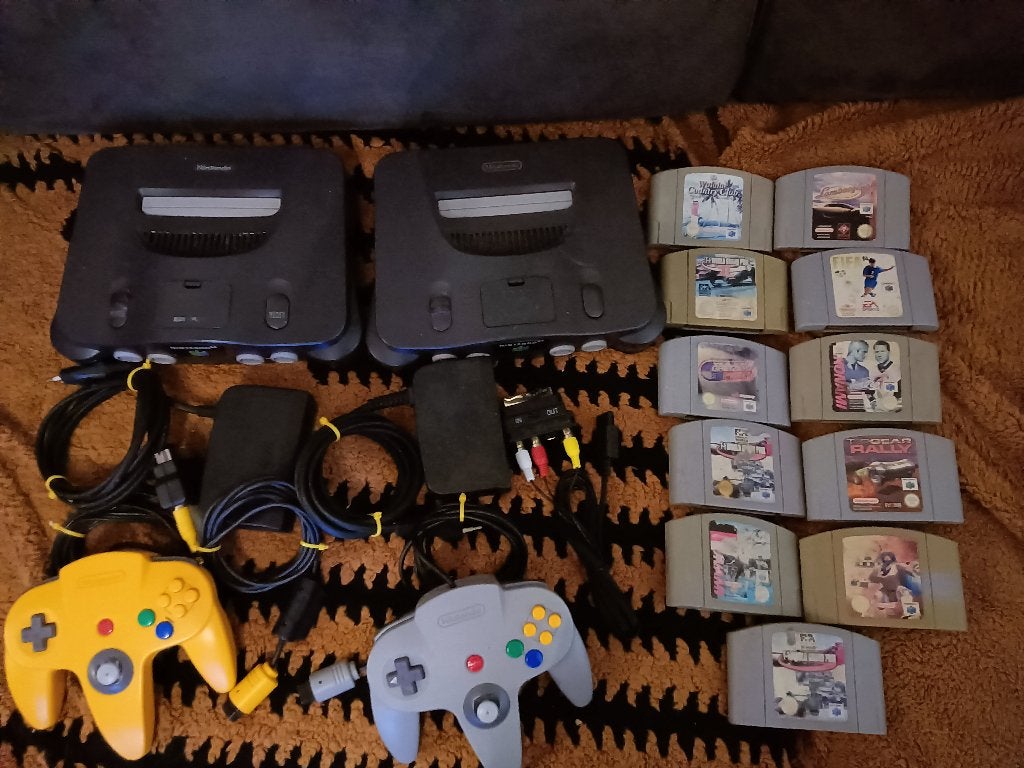 2x  N64 met spellen, Spelcomputers en Games, Ophalen, Gebruikt, Met 2 controllers, Met games