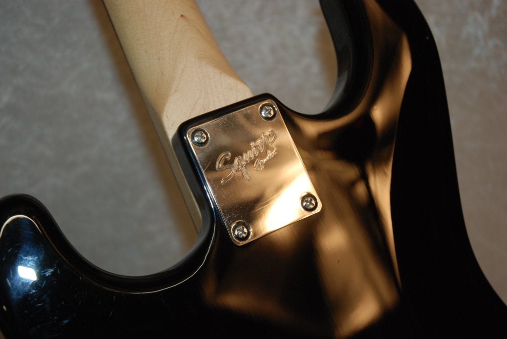 Squier Bullet elektrische gitaar met  tremelo by Fender, Muziek en Instrumenten, Gebruikt, ., Squier, Ophalen of Verzenden