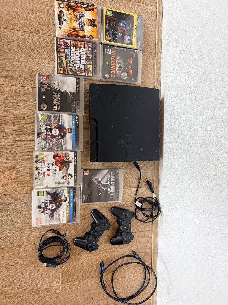 Playstation 3 Slim + 2 Controllers & 9 spellen, Spelcomputers en Games, Spelcomputers | Sony PlayStation 3, Ophalen, Met 2 controllers