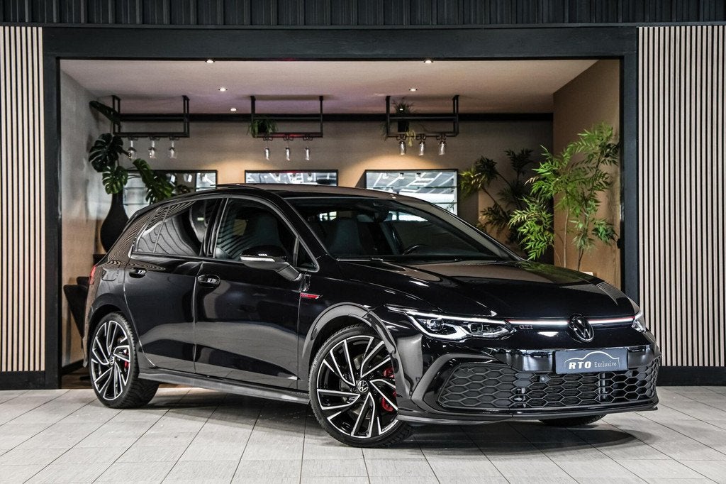 Volkswagen Golf 2.0 TSI GTI|Pano|ACC|19''|Stuur/stoelverw., 4 cilinders, 1984 cc, Zwart, Bedrijf