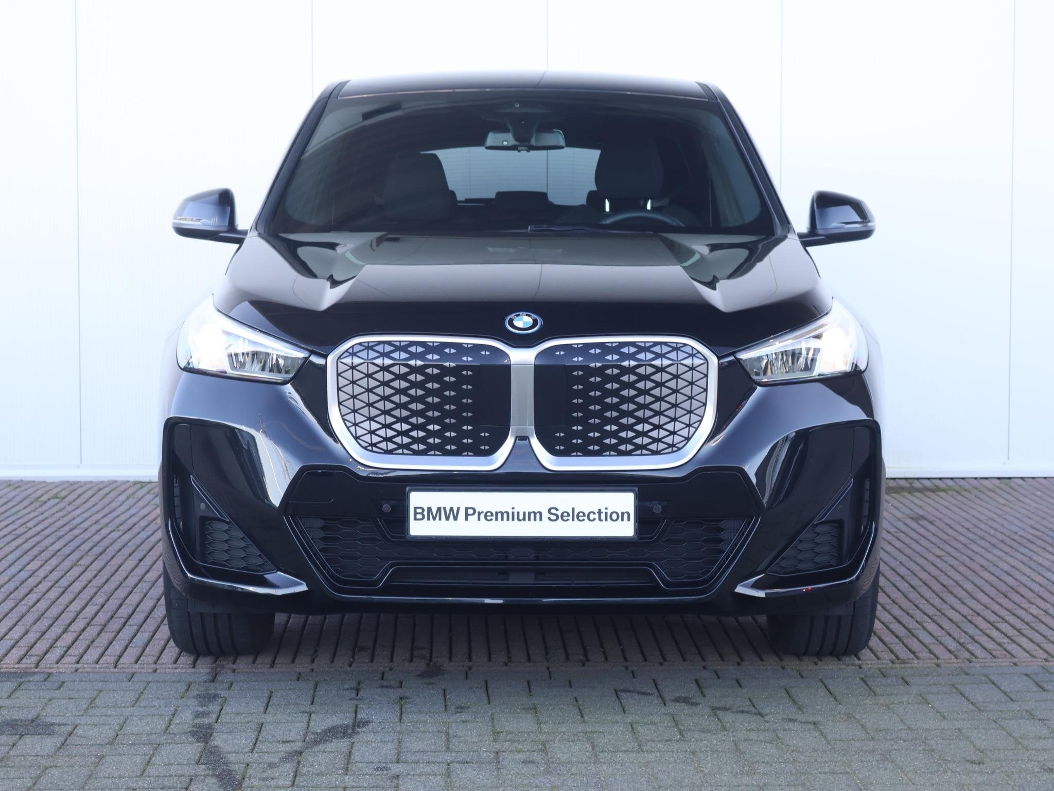 BMW iX1 xDrive30 67 kWh | SoH 100% | M-Sport Pakket | Achter, Auto's, Automaat, Stof, Zwart, Met garantie (alle)