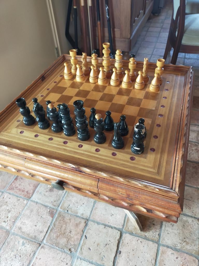 Zeer groote schaak tafel uit Hongarije, Ophalen of Verzenden