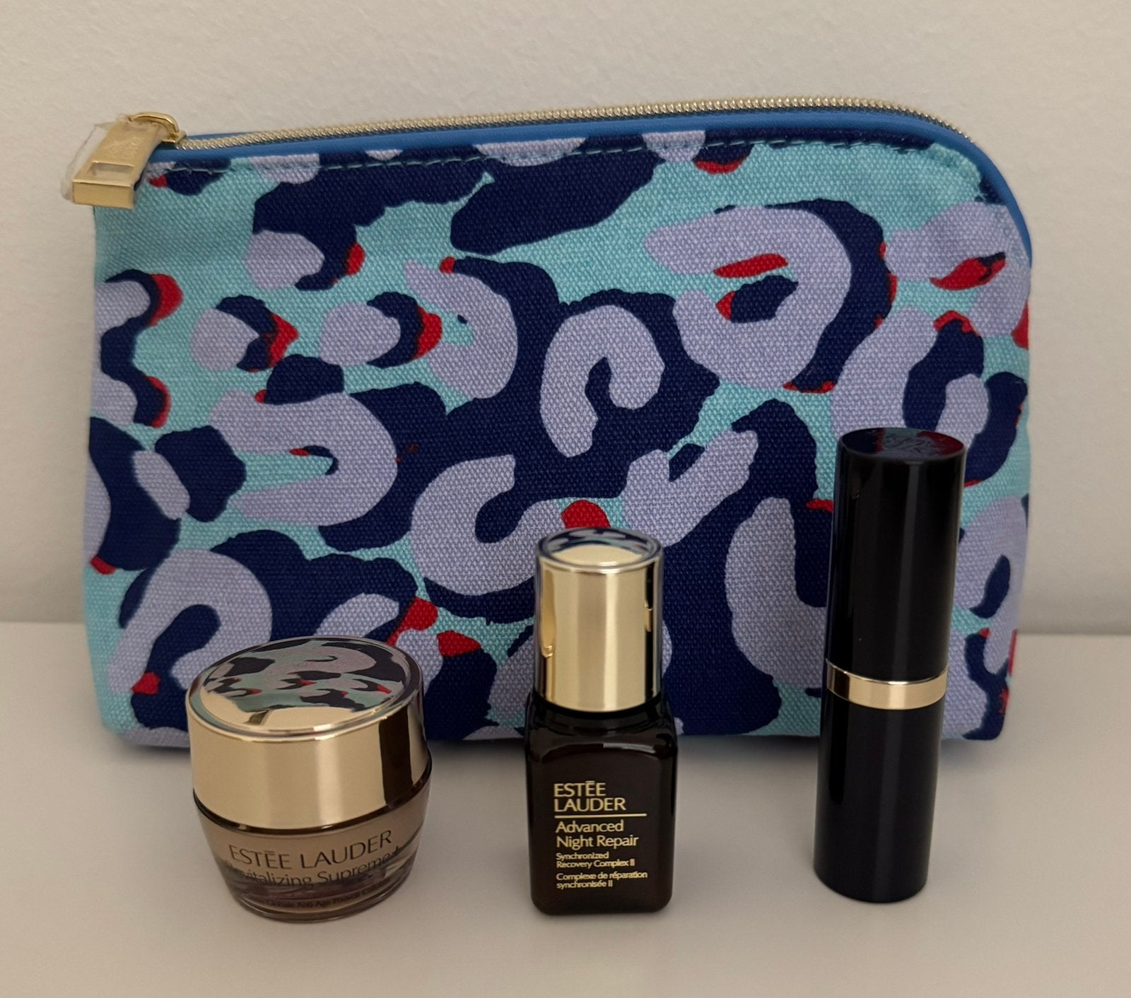 Estee Lauder tasje/pouch met 3 nieuwe producten, Ophalen of Verzenden, Nieuw, Gehele gezicht, Verzorging