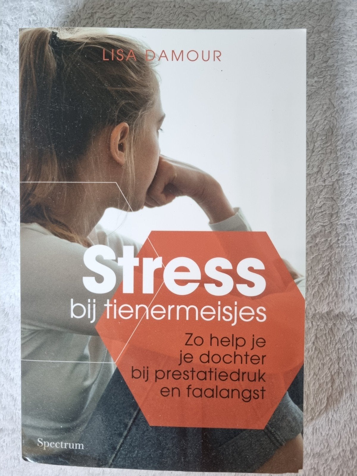 Stress bij tienermeisjes - Lisa Damour, Ophalen of Verzenden, Zo goed als nieuw, Opvoeding vanaf 10 jaar, Lisa Damour