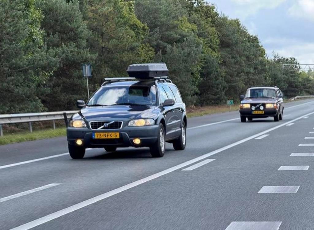 Volvo V70 2.4 T XC 4WD AUT 2001 Blauw, Auto's, Automaat, 1800 kg, Zwart, Stationwagon