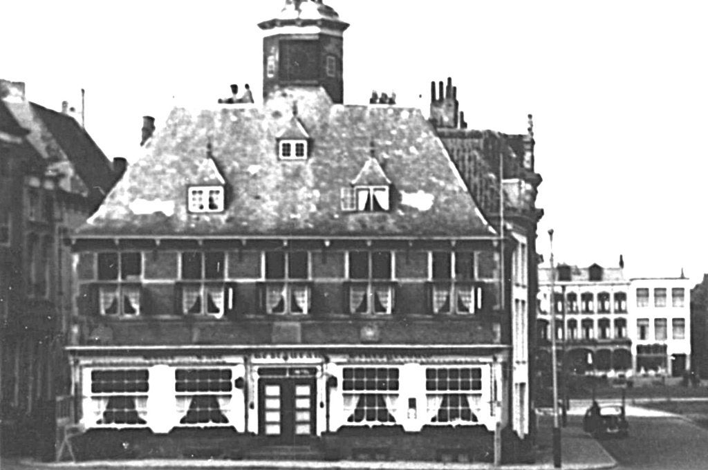 Oude foto 700487	Vlissingen	ZL Beursgebouw Bellamypark	1957, Ophalen of Verzenden, 1940 tot 1960, Gelopen, Zeeland