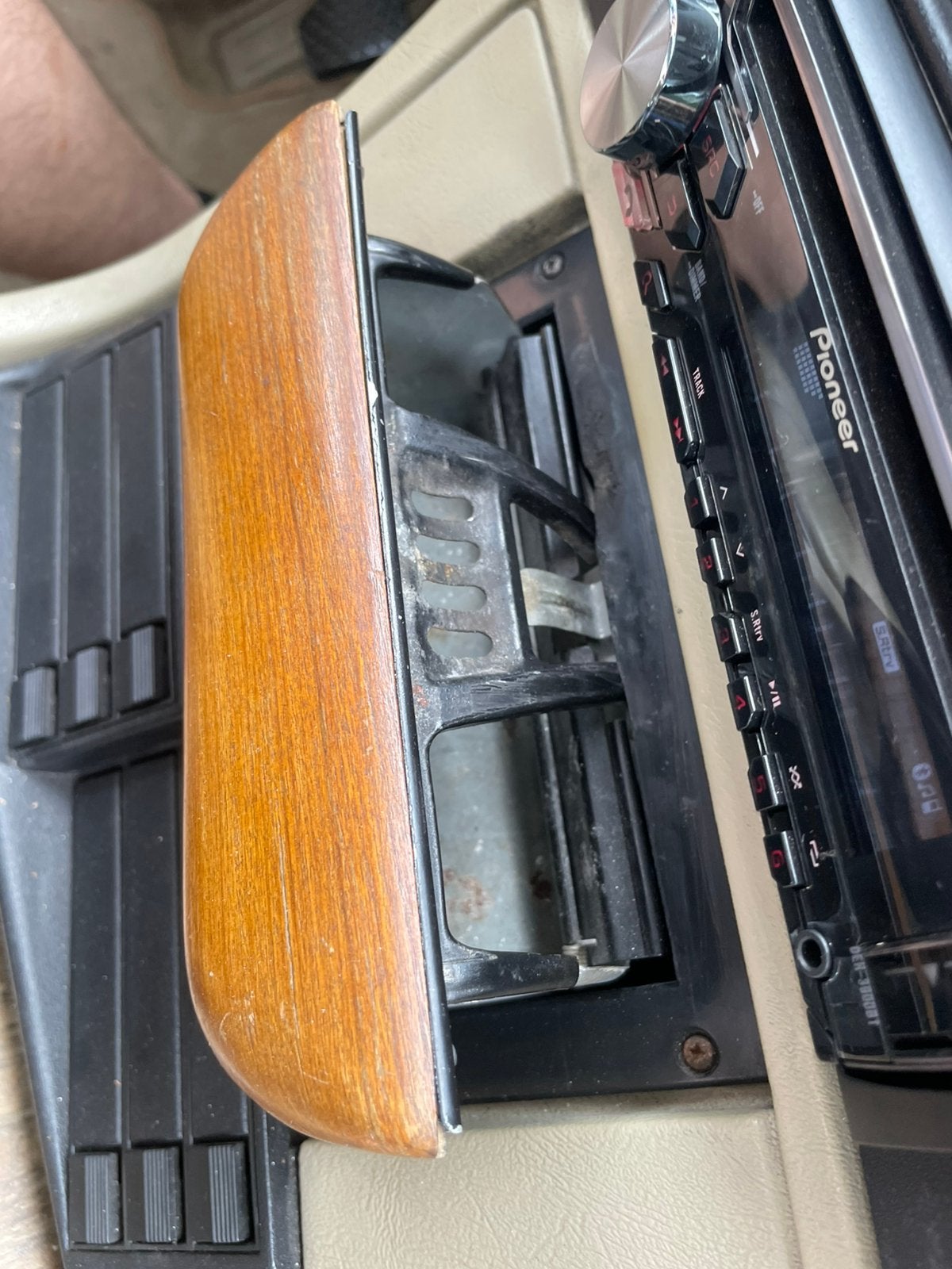 Mooie houten asbak e23 evt ruilen tegen beige exemplaar, Auto diversen, Ophalen of Verzenden