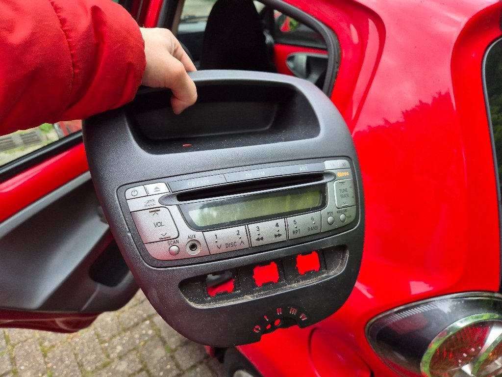 Middenconsole radio - Toyota Aygo, Peugeot 107 en Citroën C1, Ophalen of Verzenden, Gebruikt