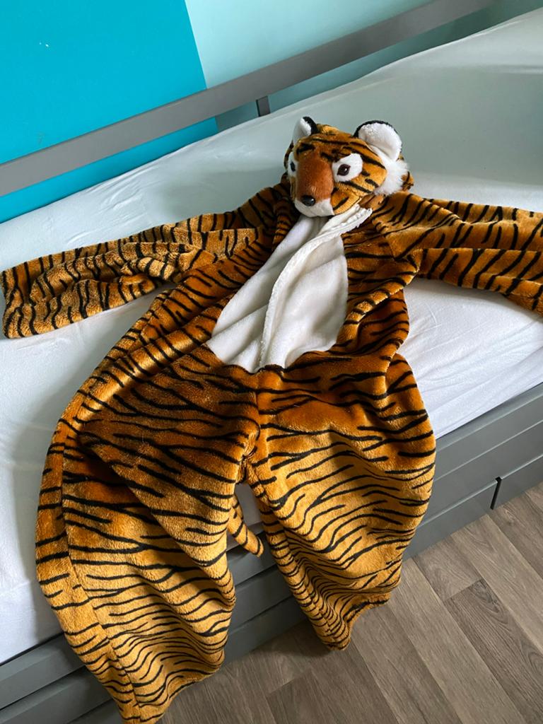 Tijger onesie maat 140 - Ideaal voor carnaval of verkleedfee, Ophalen of Verzenden, Zo goed als nieuw