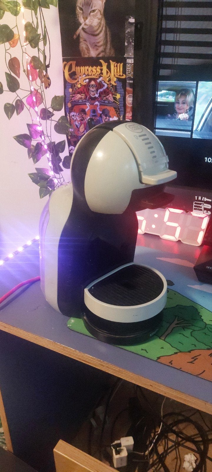 Nescafé Dolce Gusto Koffiezetapparaat - Wit/Zwart, Koffiepads en cups, Koffiemachine, Ophalen of Verzenden, Zo goed als nieuw