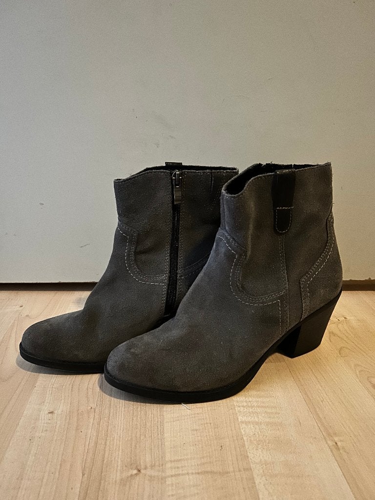 novocento 40 laarsjes kleine hak helaas groot laarzen dames, Kleding | Dames, Schoenen, Zwart, Lage of Enkellaarzen, Ophalen of Verzenden