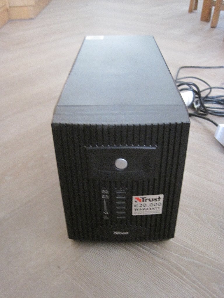 Trust UPS PW4130 defect, Computers en Software, Noodvoedingen (UPS), Ophalen, Niet werkend