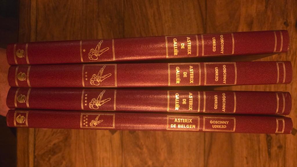 Asterix Omnibus - De Galliër, Het Gouden Snoeimes, De Gothen, Meerdere stripboeken, Ophalen of Verzenden, Zo goed als nieuw, Goscinny & Uderzo