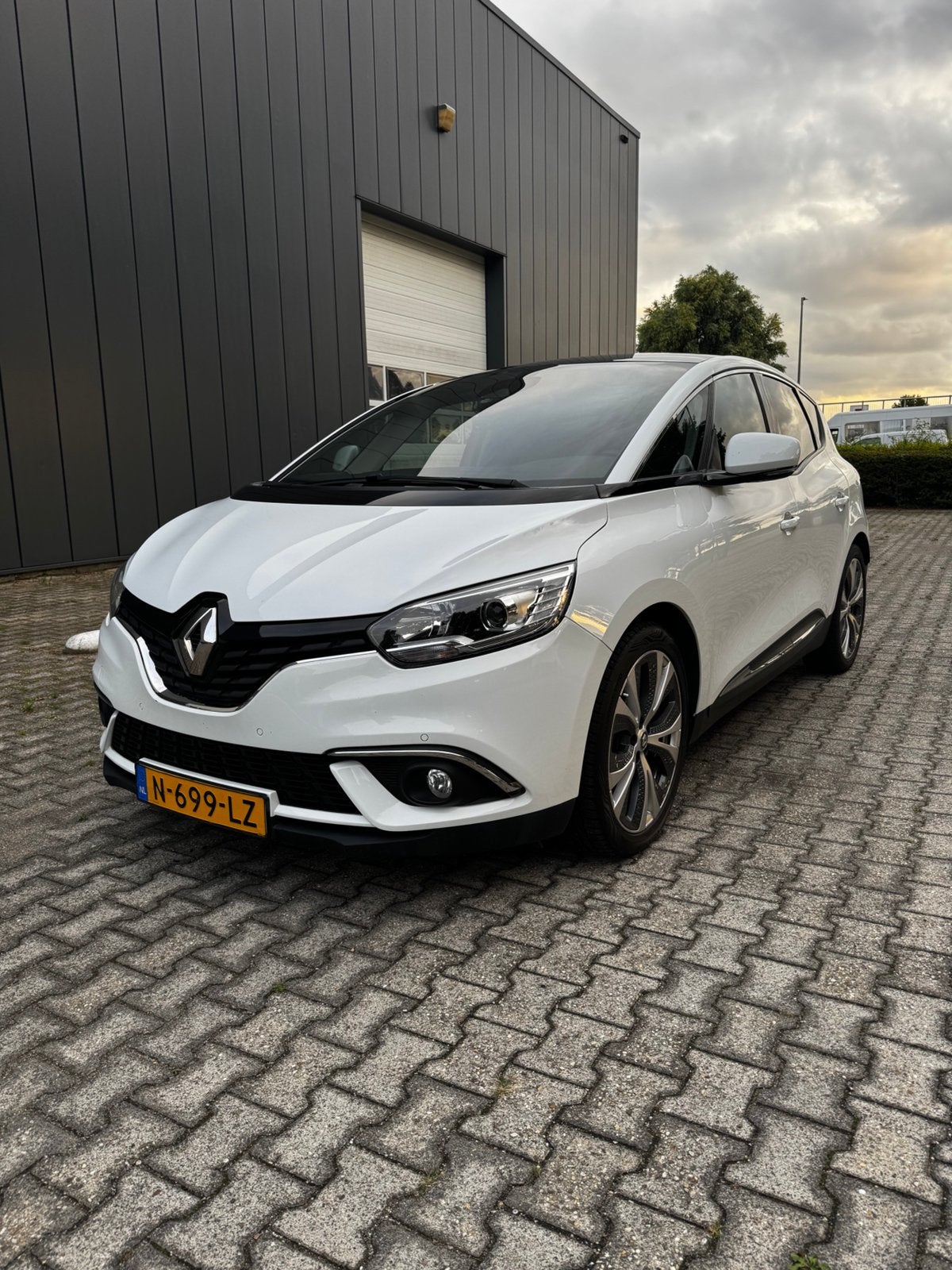 Renault Scénic 1.2 Energy TCe 115pk 2017 Wit, Auto's, Voorwielaandrijving, Zwart, 4 cilinders, 1850 kg