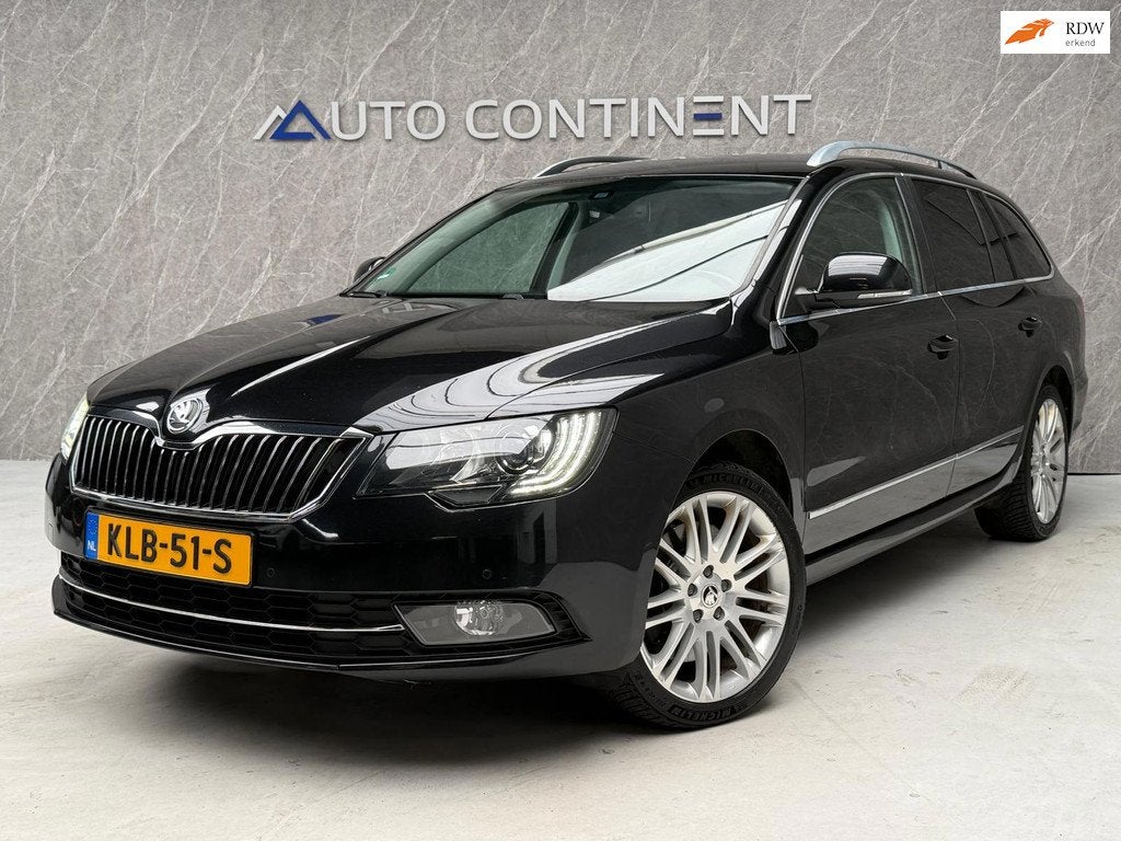 Skoda Superb Combi 3.6 FSI Elegance 4x4 260 PK / APK / Facel, Auto's, Skoda, Automaat, Euro 5, Zwart, 2000 kg