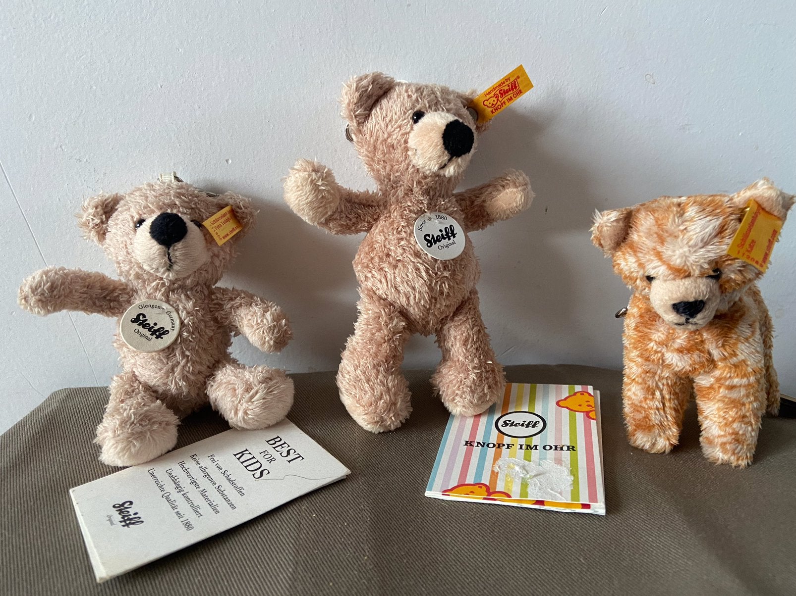Steiff sleutelhangers beer Fynn en rood katje, Ophalen of Verzenden, Nieuw, Stoffen beer, Steiff