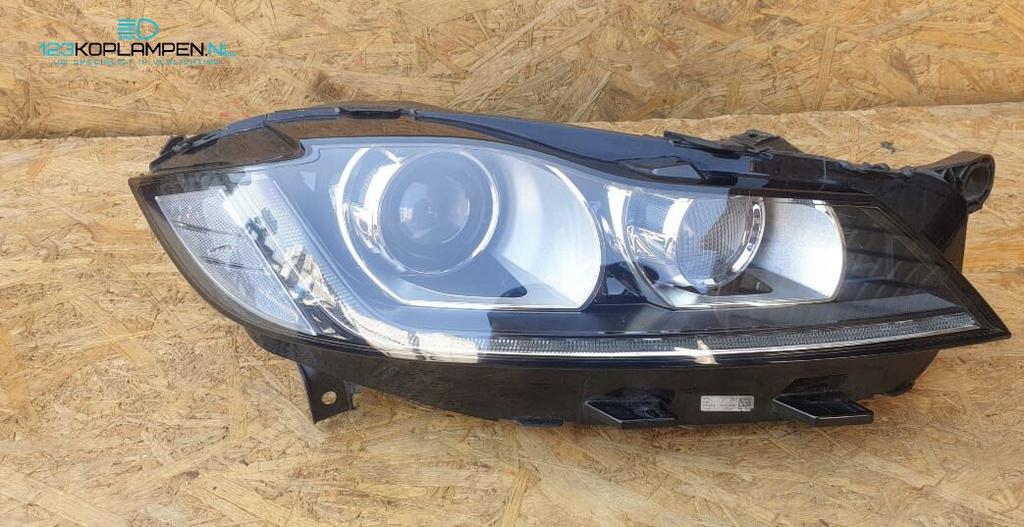 Jaguar F Pace Xenon koplamp rechts
