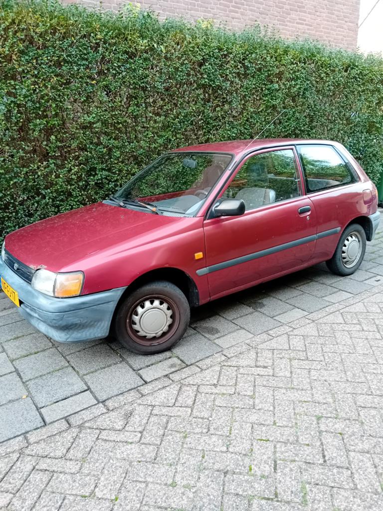 Toyota Starlet 1.3 XLI 12V E2 1995 Rood, Auto's, Toyota, 4 cilinders, Origineel Nederlands, Handgeschakeld, Particulier
