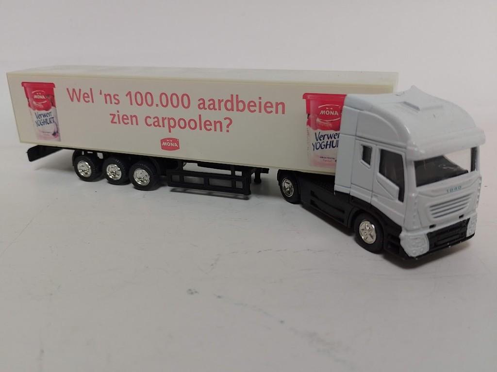 DAF vrachtwagen Mona toetjes aardbeien 1:87, Ophalen of Verzenden, Nieuw, Bus of Vrachtwagen, Overige merken