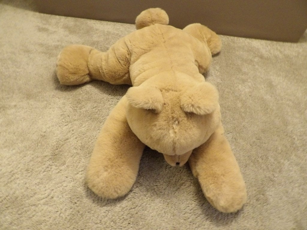1 mooie zachte liggende knuffelbeer beige 110 cm lang, Ophalen of Verzenden, Zo goed als nieuw, Beer