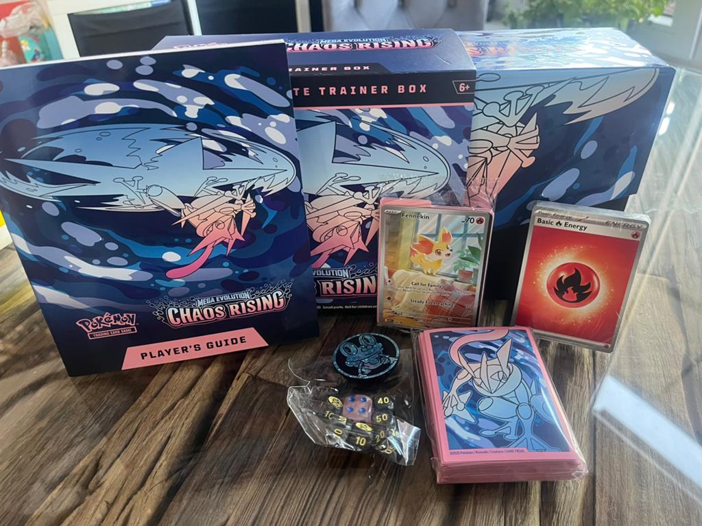Chaos rising etb zonder booster packs, Ophalen of Verzenden, Zo goed als nieuw, Booster