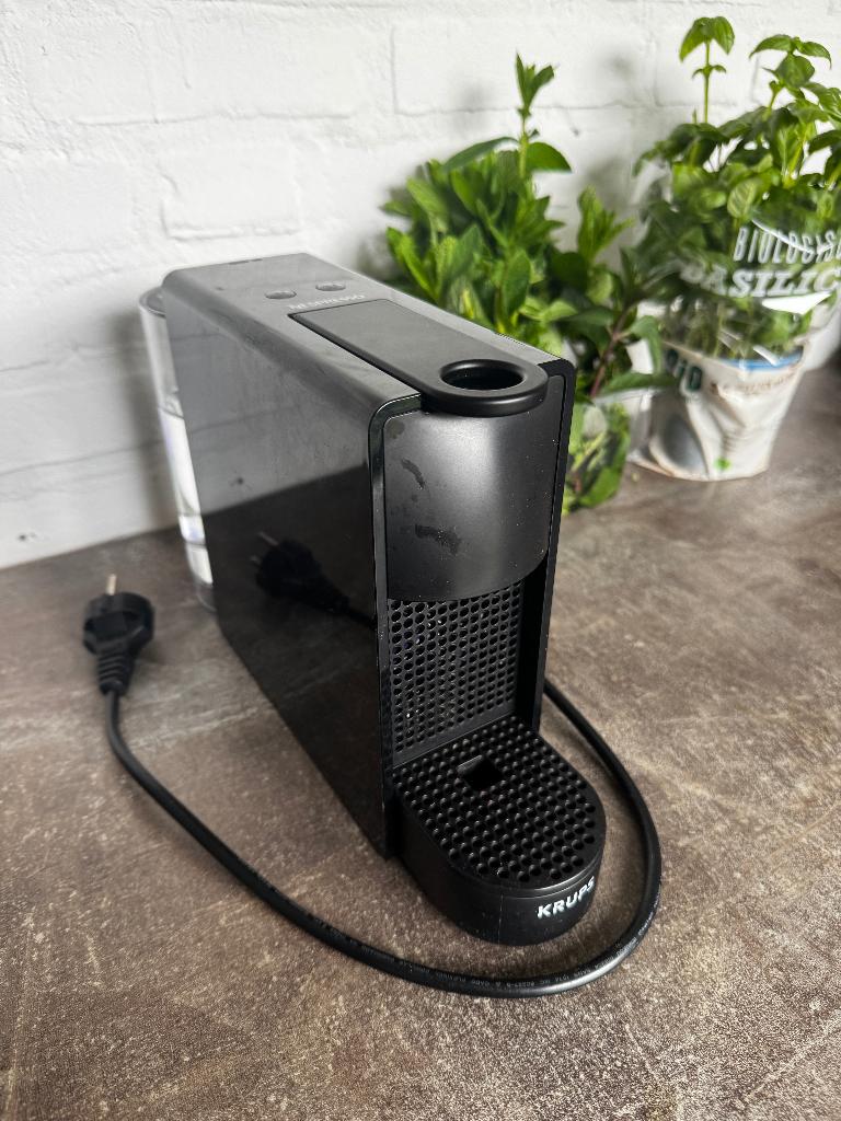 Krups Nespresso Essenza Mini Koffiecupmachine, Koffiemachine, Ophalen of Verzenden, Zo goed als nieuw, 1 kopje