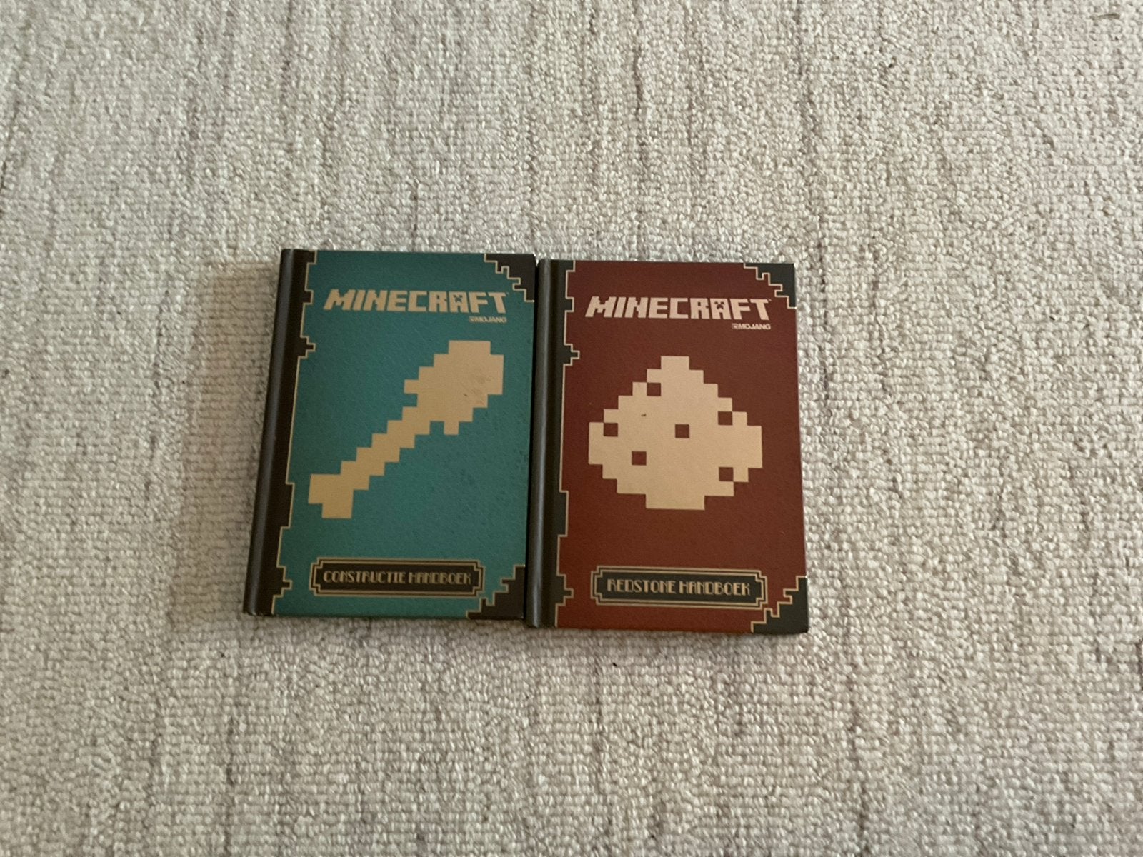Minecraft Handboeken: Constructie & Redstone, Ophalen of Verzenden, Zo goed als nieuw, Non-fictie