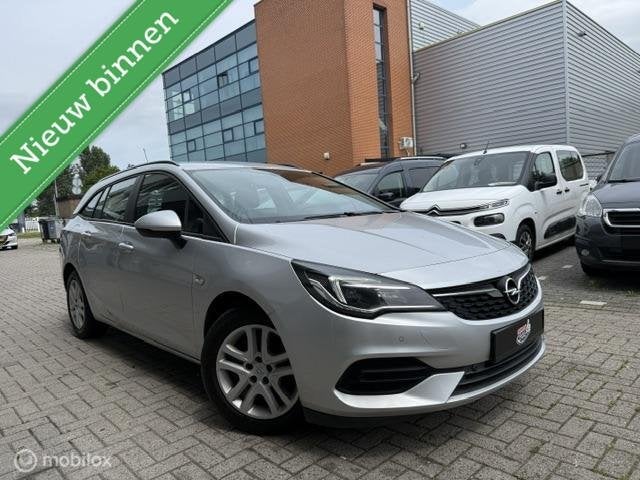 Opel Astra Sports Tourer 1.2 Benzine Lage km's Navi, Voorwielaandrijving, Gebruikt, LED verlichting, 1199 cc