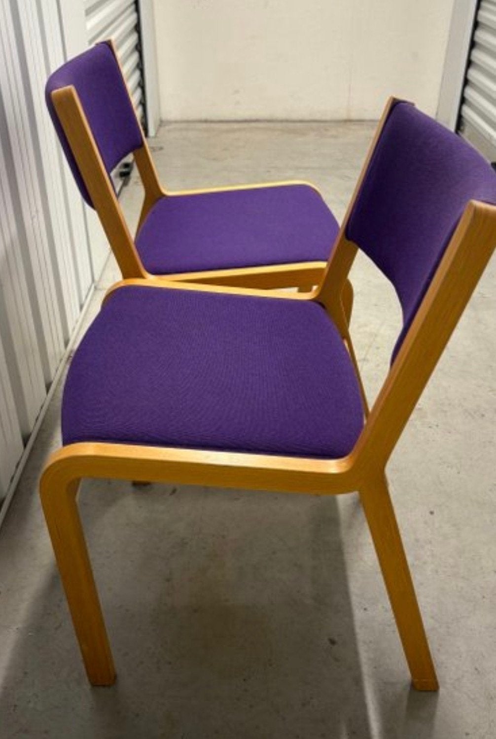 2x Magnus Olesen stoelen - Deens design - paars, Huis en Inrichting, Stoelen, Ophalen, Gebruikt, Twee, Overige kleuren