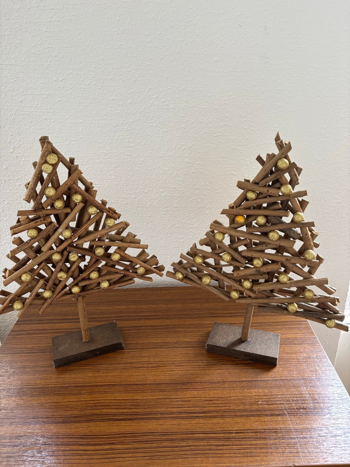 2 houten kerstbomen om weg te zetten, Diversen, Ophalen of Verzenden, Zo goed als nieuw