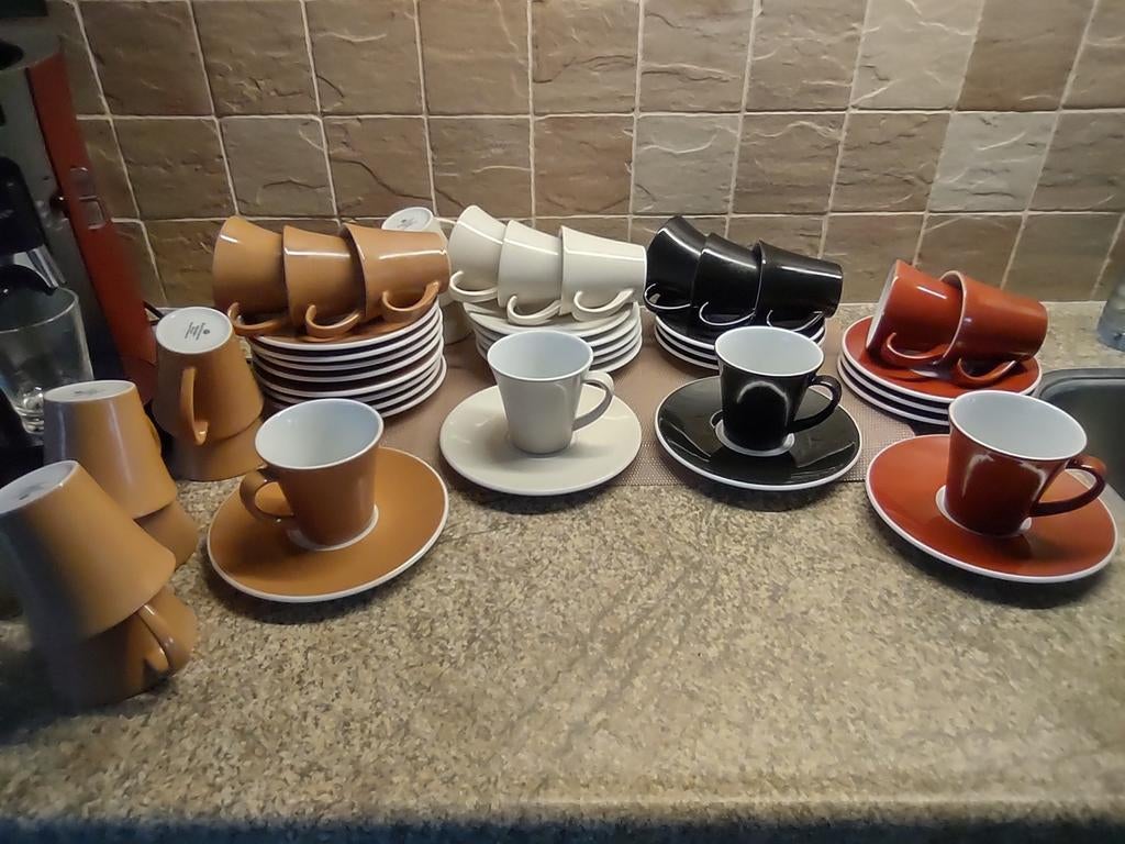 23 prachtige nieuwe kop en schotels. Horeca-materiaal!, Nieuw, Ophalen of Verzenden, Overige stijlen, Kop(pen) en/of Schotel(s)