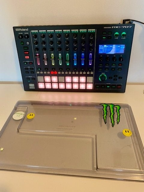 Roland MC-707 + decksaver + SD card (MC 707 MC707), Ophalen of Verzenden, Zo goed als nieuw, Roland