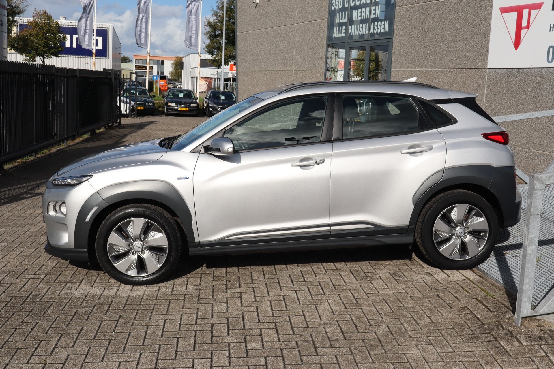 Hyundai KONA EV Comfort 64 kWh Nederlandse auto/Warmtepomp/A, Auto's, 12 maanden, Stof, Gebruikt, Zwart