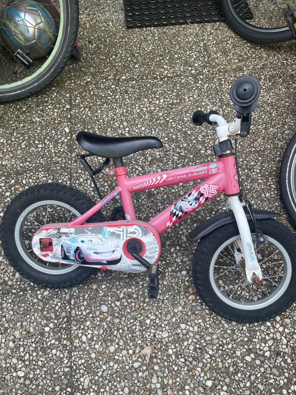 Rode kinderfiets Cars Lightning McQueen, Fietsen en Brommers, Fietsen | Kinderfietsjes, Ophalen, Gebruikt, Terugtraprem, Minder dan 16 inch