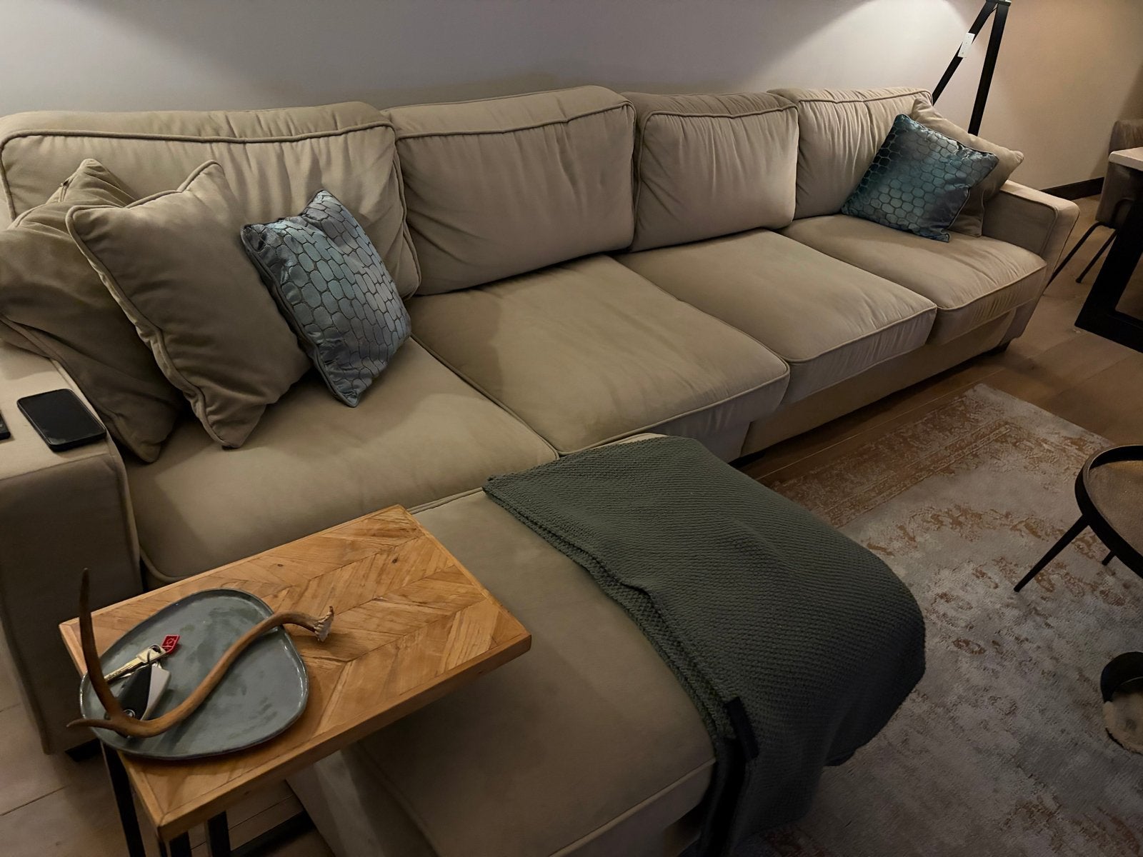 Comfortabele beige hoekbank van BOCX met chaise longue, 250 tot 300 cm, Gebruikt, 125 tot 150 cm, Hoekbank