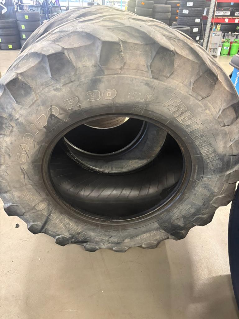 Tractorband 600/70-30 trelleborg, Ophalen