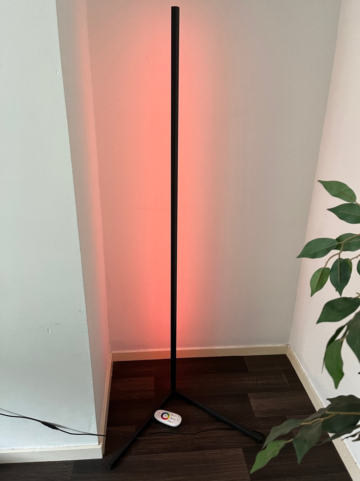 LED Hoeklamp - 140cm, dimbaar RGB en Wit licht., Ophalen, Kunststof, 100 tot 150 cm, Zo goed als nieuw