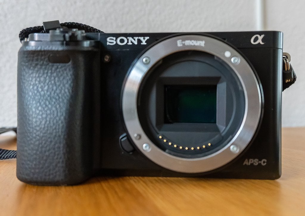 Sony A6000 systeemcamera body met 2 accu's, Ophalen of Verzenden, Zo goed als nieuw, 24 megapixels, Sony