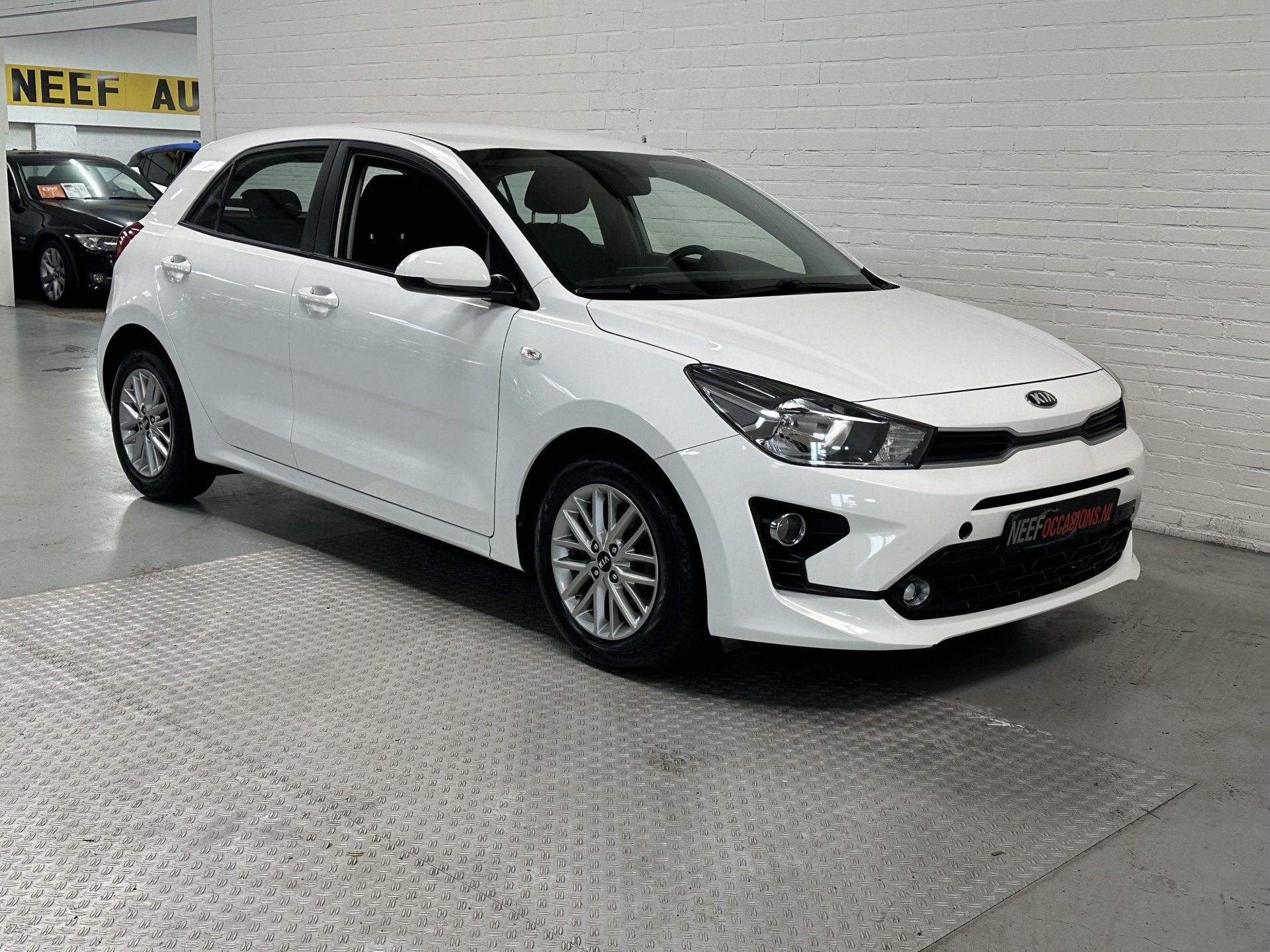 Kia Rio 1.2 T-GDi AIRCO / CAMERA / CARPLAY / NAVI/ CRUISE, Voorwielaandrijving, Gebruikt, Wit, Bedrijf