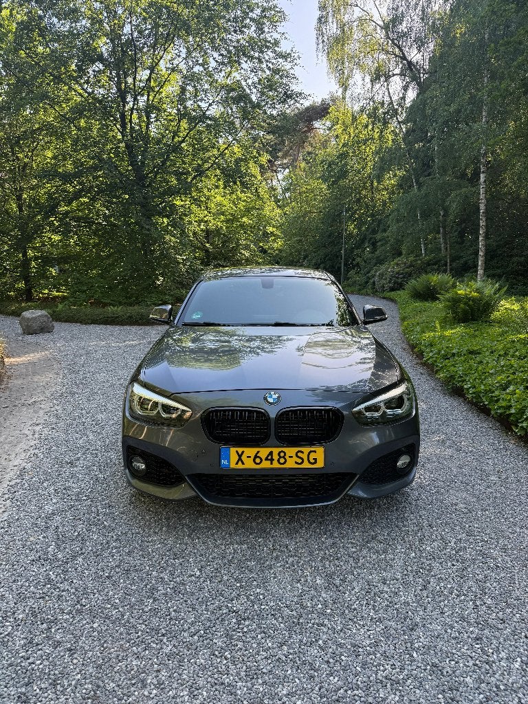 BMW 1-Serie 118i M Sport 136pk 2019 Grijs, 1280 kg, Lichtsensor, Leder, Particulier